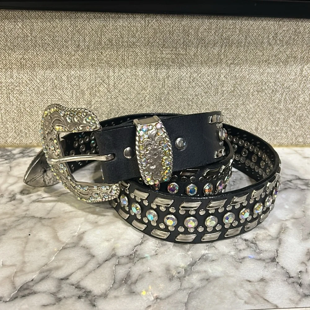Nocona Women’s Black Leather Rhinestone Floral Design Buckle N3432301‎ Size XL